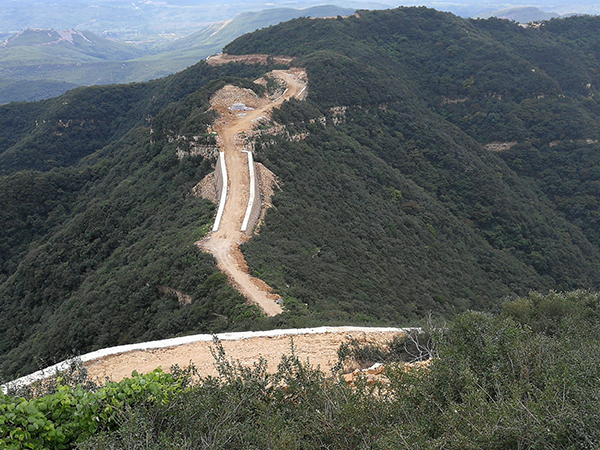 風電項目道路施工.jpg